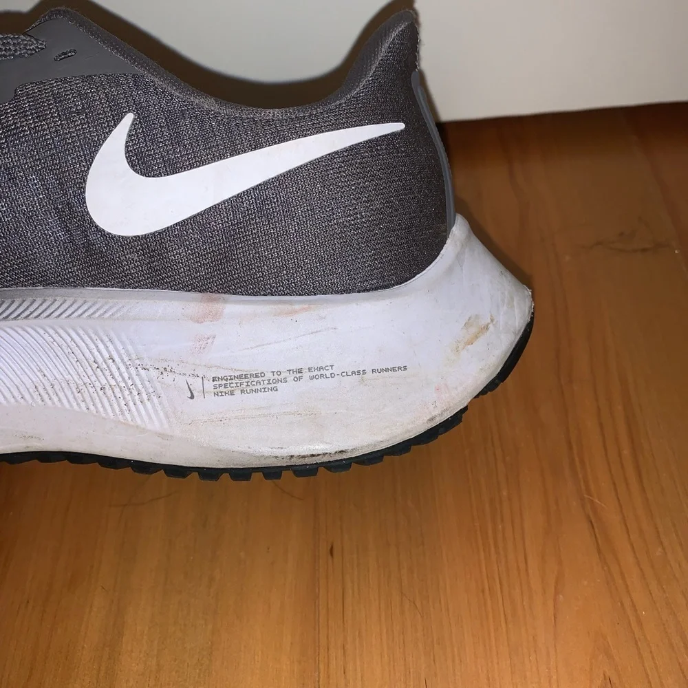 women’s Nike zoom Pegasus tennis shoe - Picture 4 of 6